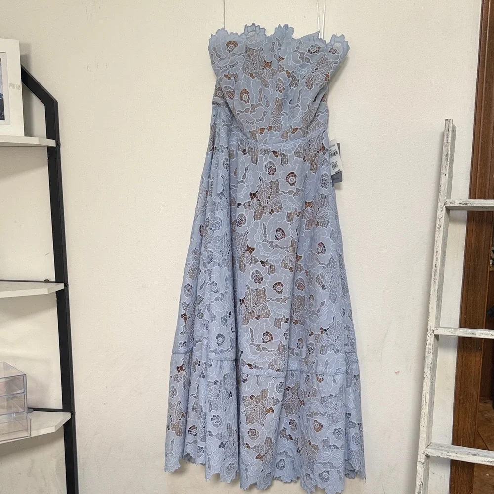 The Essentials Tia Lace Midi-dress In Cornflower
$ Nwt NEW Woman's medium - Picture 3 of 8